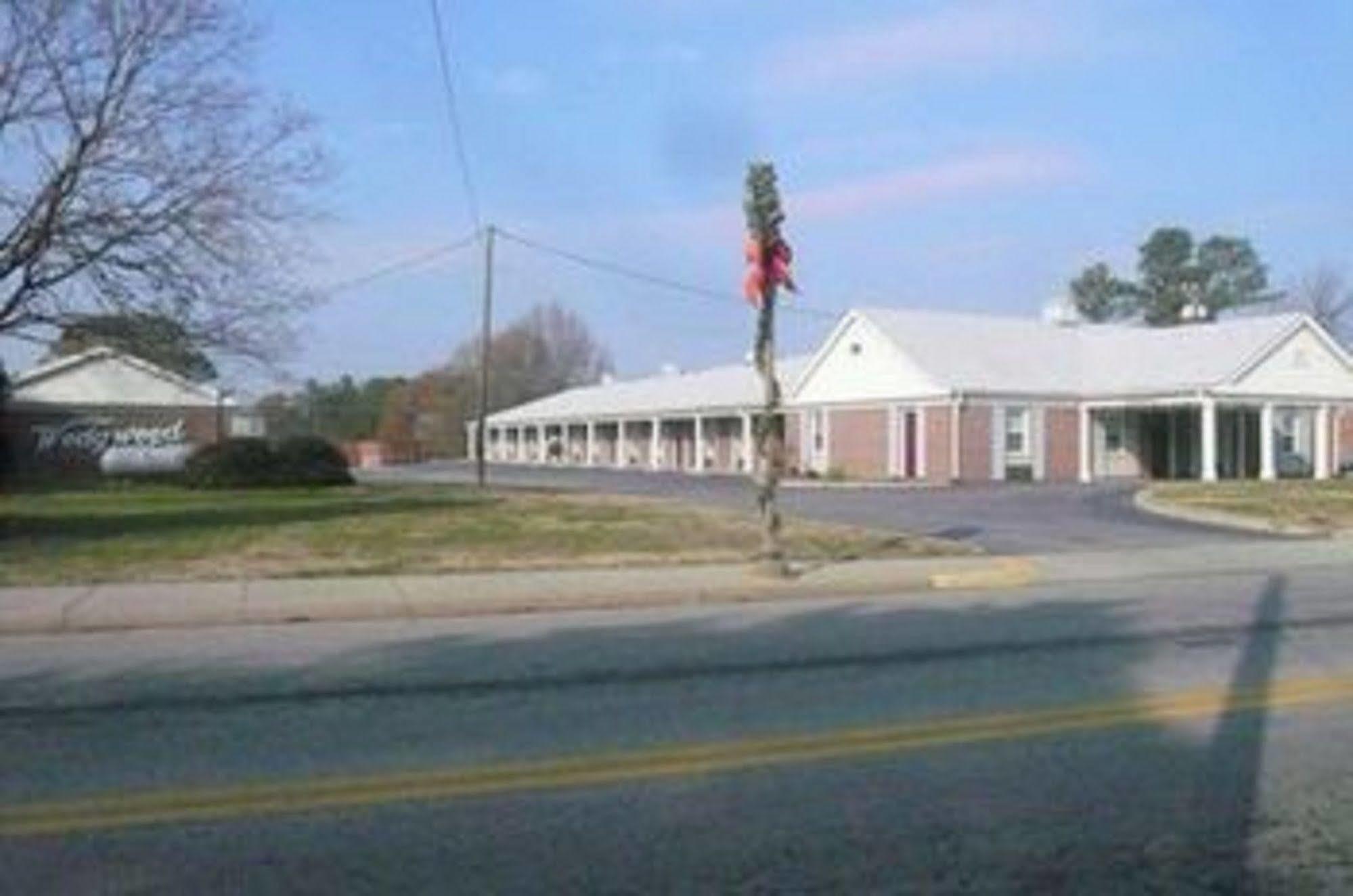 Wedgewood Motor Inn Blackstone Exterior photo